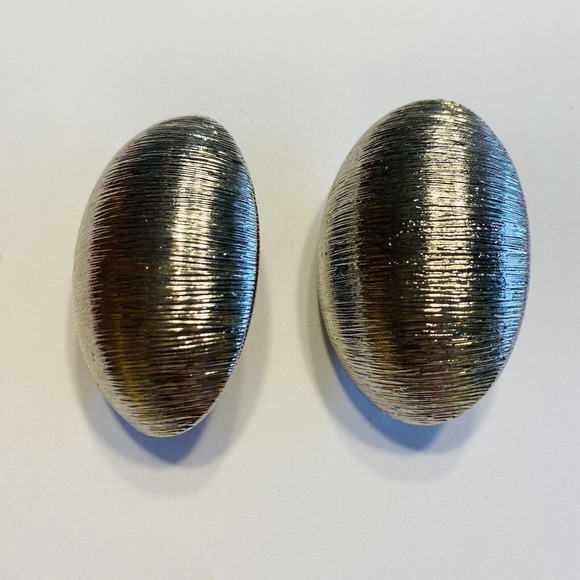 Vintage Clip On Earrings Chunky Silvertone Textured Domed Ovals Runway Jewelry - Picture 1 of 7